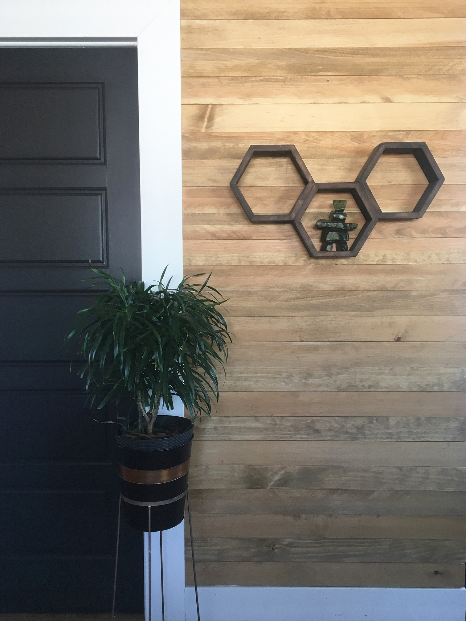 rust-oleum-elegant-shelves-inspirational-diy-project-after-1