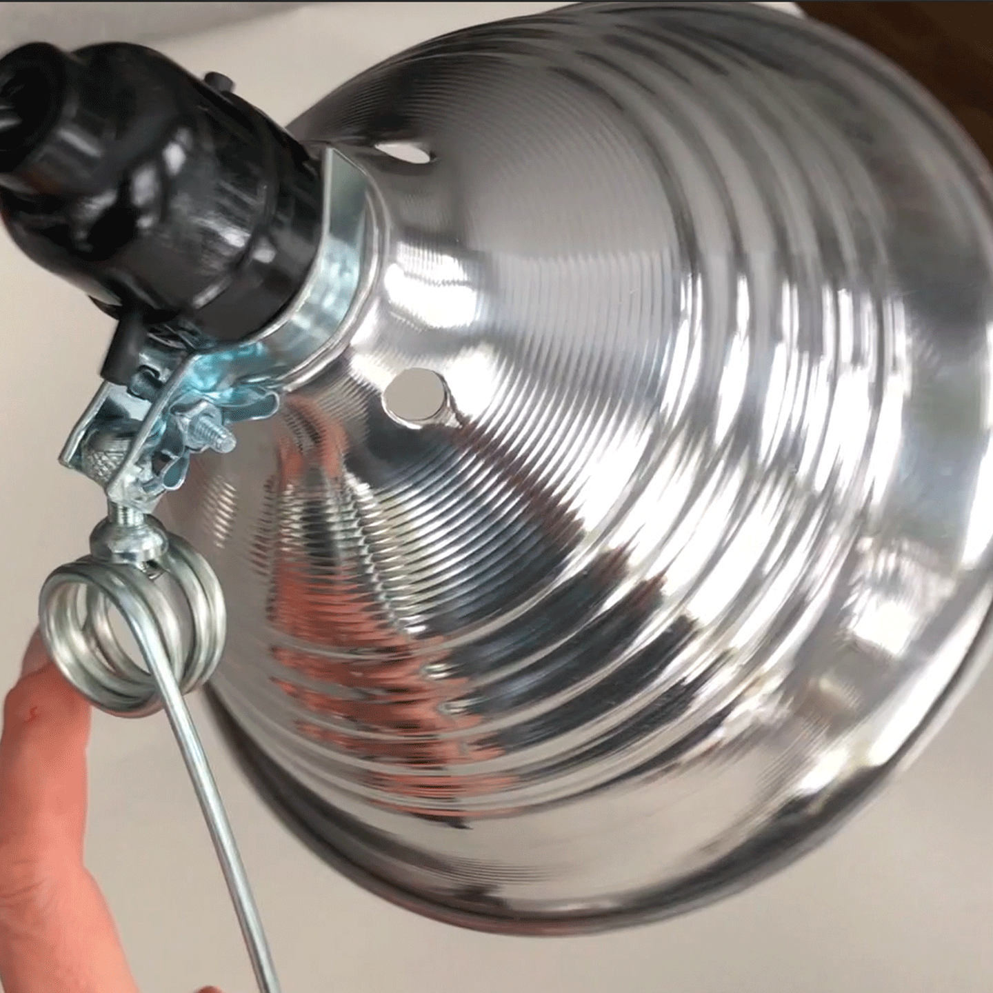 Rust-Oleum_Inspiration_Page_ProjectsVintage-Lamp-Before