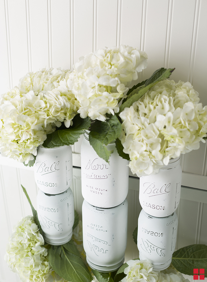 Mason Jar Centerpieces Fit for a DIY Wedding