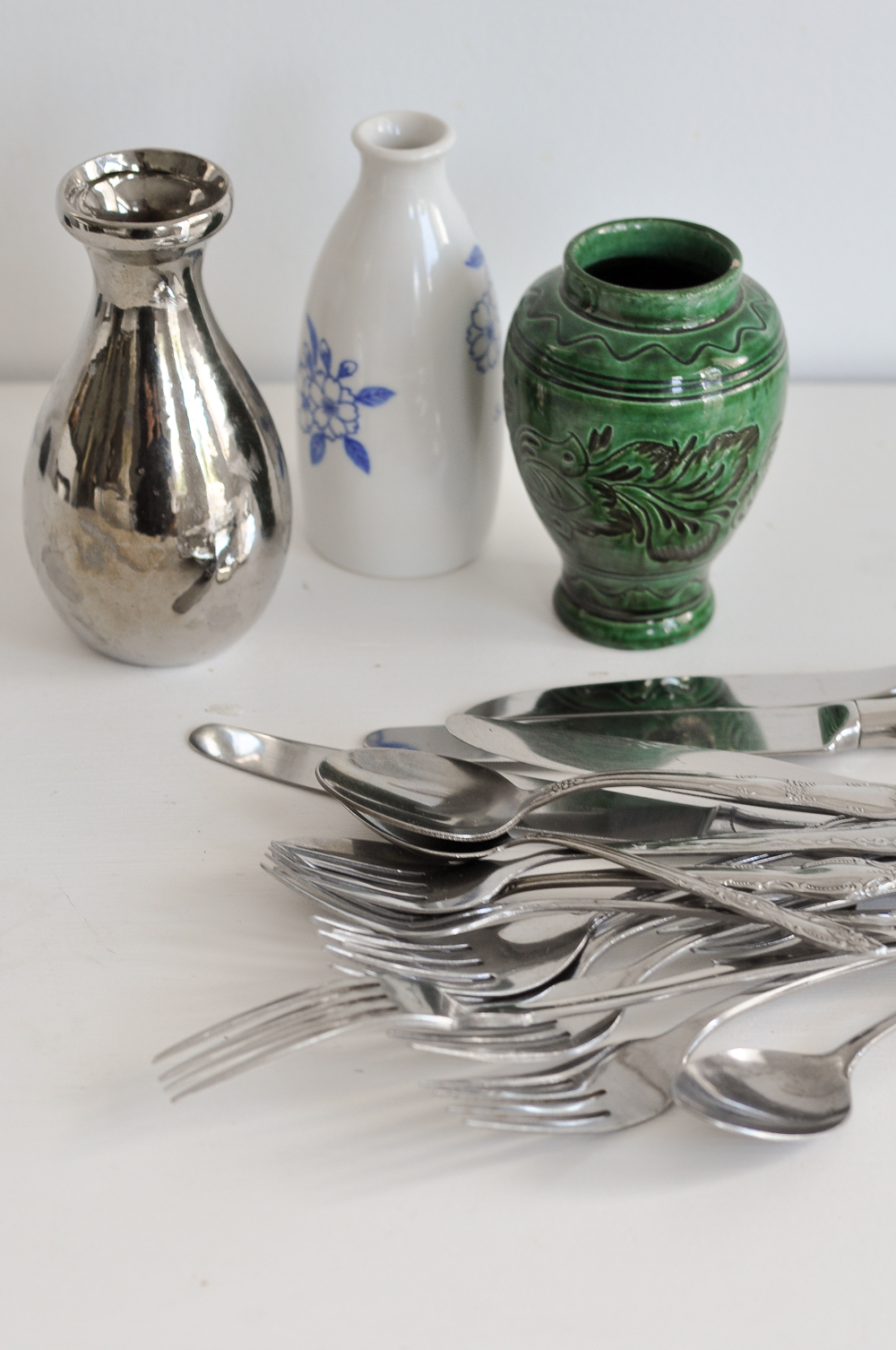 diy-vase-makeover-rust-oleum-painters-touch-spray-paint-before
