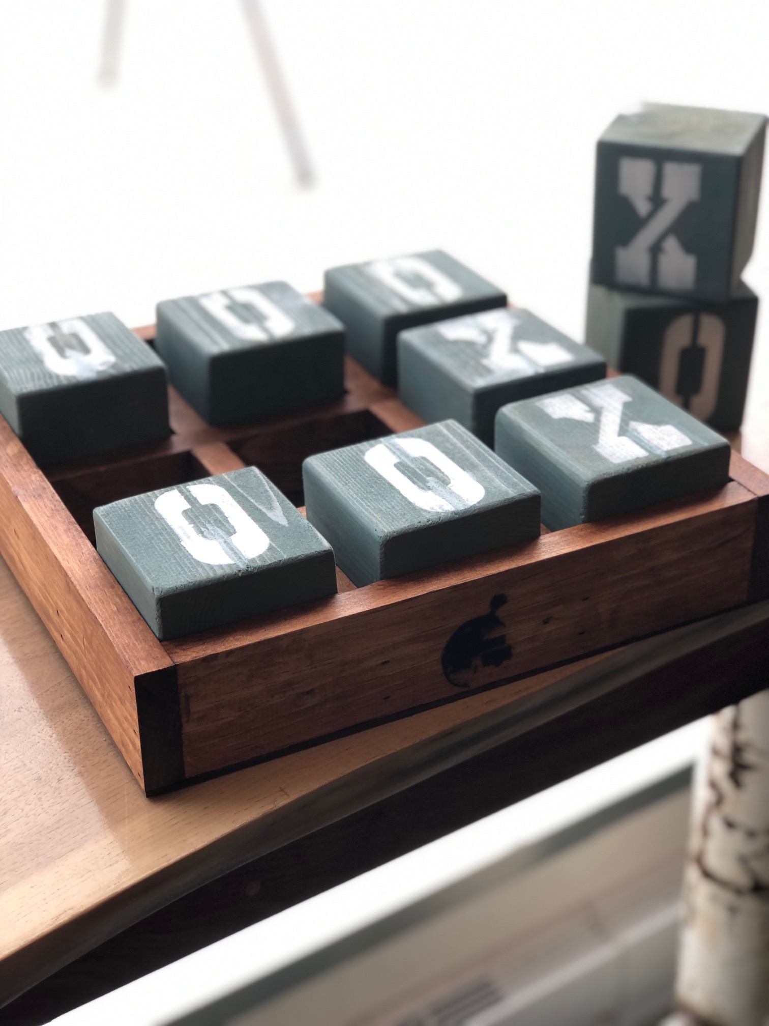 rust-oleum-diy-tic-tac-toe-with-varathane-inspirational-project-after