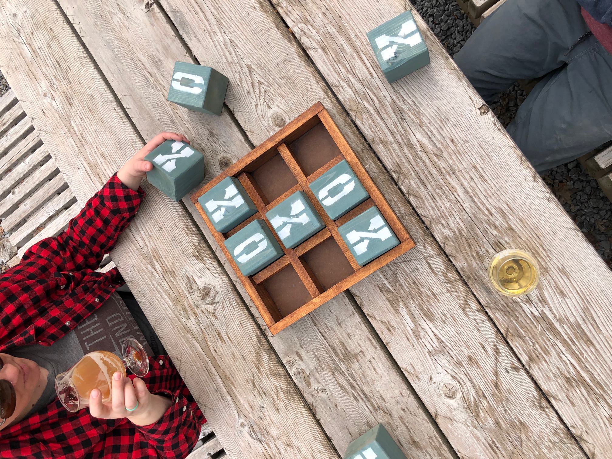 rust-oleum-diy-tic-tac-toe-with-varathane-inspirational-project-after-1